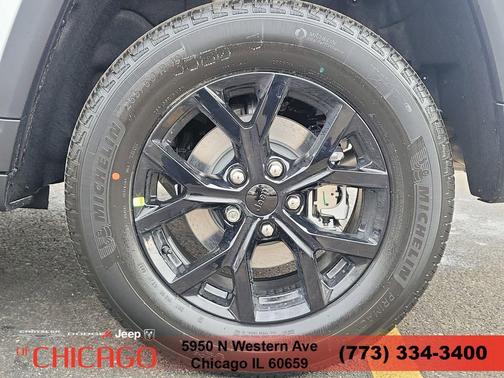 Bright White Clearcoat 2026 Jeep Grand Cherokee Laredo