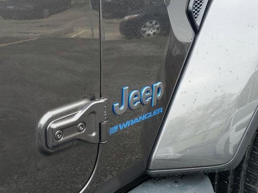Granite Crystal Clearcoat Metallic 2025 Jeep Wrangler 4xe Sahara