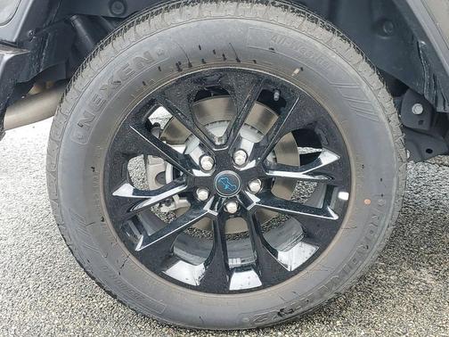Granite Crystal Clearcoat Metallic 2025 Jeep Wrangler 4xe Sahara