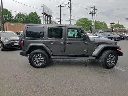 2025 Jeep Wrangler 4-Door Sahara 4x4