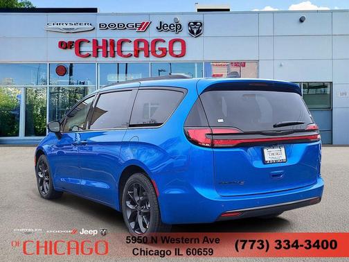 Hydro Blue Pearlcoat 2026 Chrysler Pacifica Select