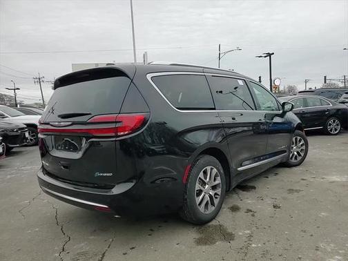 2025 Chrysler Pacifica L