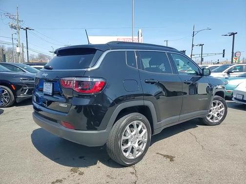 2022 Jeep Compass Latitude Lux