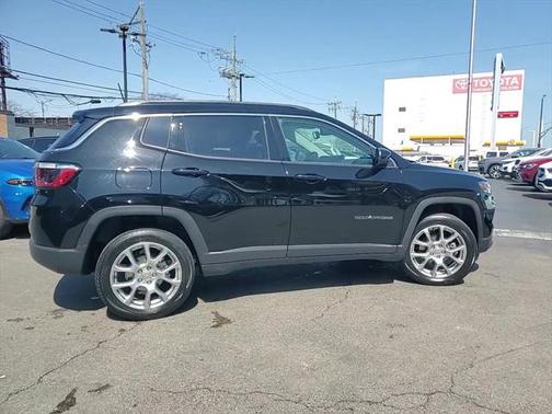2022 Jeep Compass Latitude Lux