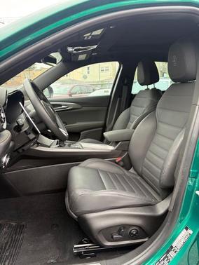 Verde 2025 Alfa Romeo Tonale Base
