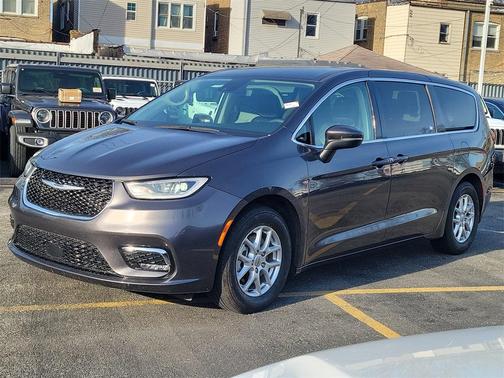 2023 Chrysler Pacifica Touring L