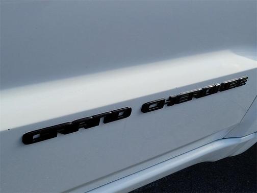 2022 Jeep Grand Cherokee Laredo