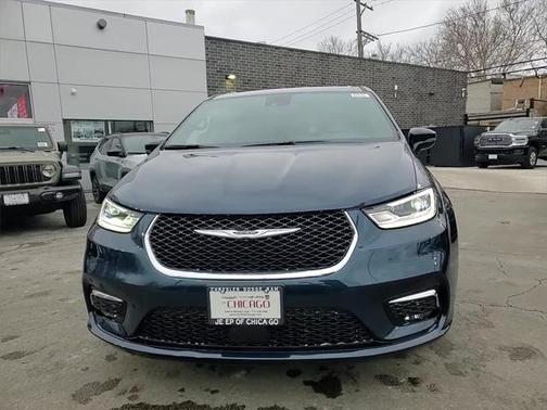 2025 Chrysler Pacifica L