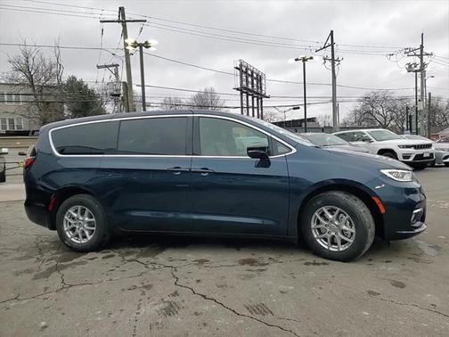 2025 Chrysler Pacifica L