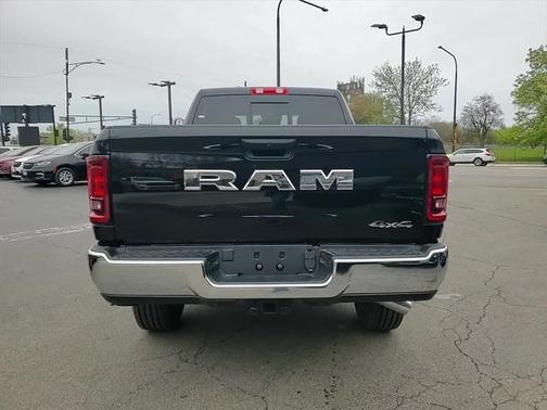 2025 RAM 2500 Tradesman Crew Cab 4x4 6'4' Box