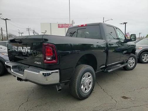 2025 RAM 2500 Tradesman Crew Cab 4x4 6'4' Box