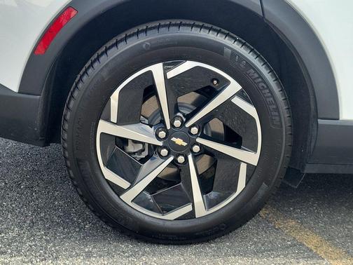 Summit White 2025 Chevrolet Equinox EV LT