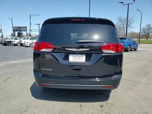 2025 Chrysler Voyager LX