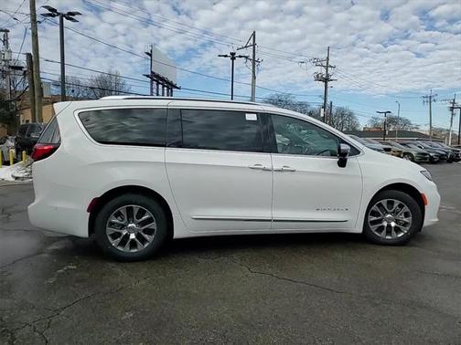 2025 Chrysler Pacifica L