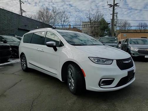 2025 Chrysler Pacifica L