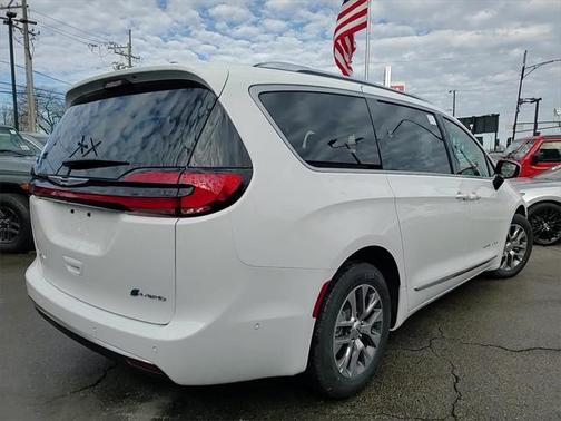 2025 Chrysler Pacifica L