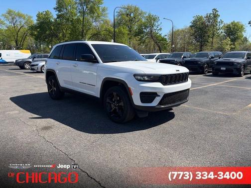 Bright White Clearcoat 2025 Jeep Grand Cherokee Laredo