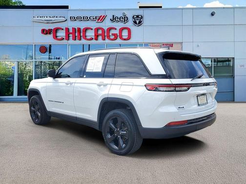 Bright White Clearcoat 2025 Jeep Grand Cherokee Laredo