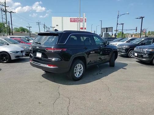 2025 Jeep Grand Cherokee Laredo