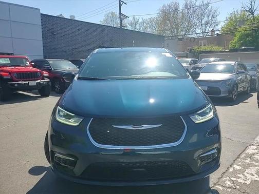 2025 Chrysler Pacifica L
