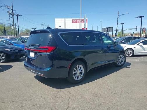 2025 Chrysler Pacifica L