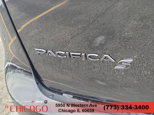 Diamond Black 2026 Chrysler Pacifica Select
