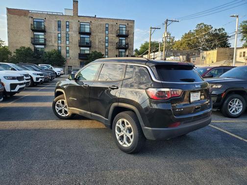 Diamond Black 2024 Jeep Compass Latitude