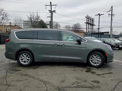 2025 Chrysler Pacifica L