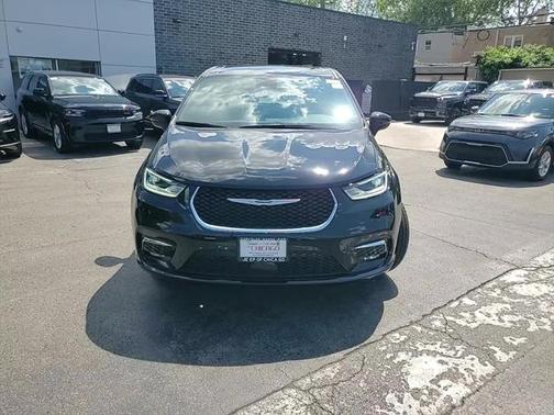2025 Chrysler Pacifica L