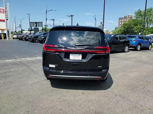 2025 Chrysler Pacifica L