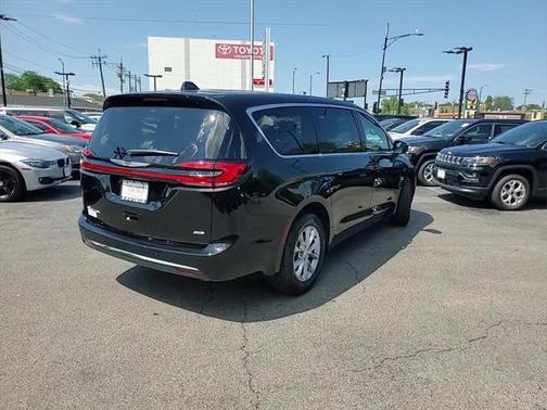 2025 Chrysler Pacifica L