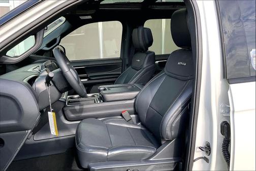 Star White Metallic Tri-Coat 2026 Ford Expedition Platinum