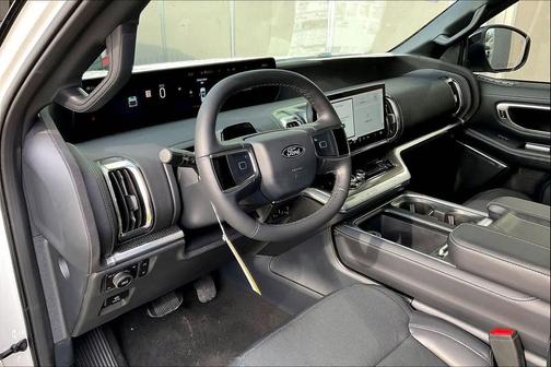 Star White Metallic Tri-Coat 2026 Ford Expedition Platinum