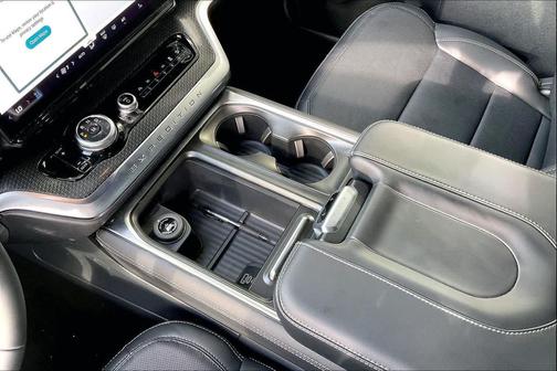 Star White Metallic Tri-Coat 2026 Ford Expedition Platinum
