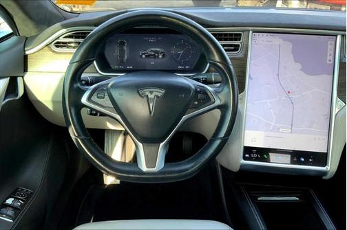 2015 Tesla Model S 70D