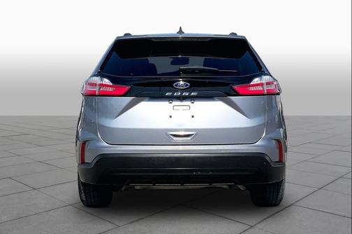 Iconic Silver Metallic 2021 Ford Edge SE