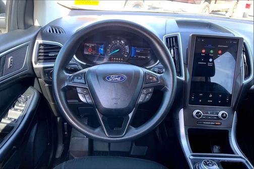 Iconic Silver Metallic 2021 Ford Edge SE