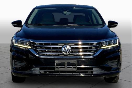 Deep Black Pearl 2022 Volkswagen Passat 2.0T SE