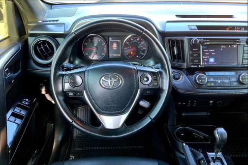 2018 Toyota RAV4 SE