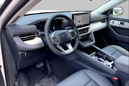 Star White Metallic Tri-Coat 2026 Ford Explorer Active