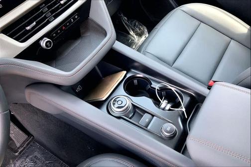 Star White Metallic Tri-Coat 2026 Ford Explorer Active