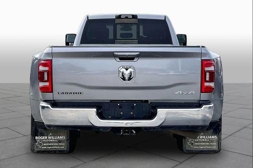 Billet Silver Metallic Clearcoat 2024 RAM 3500 Laramie Crew Cab 4x4 8' Box
