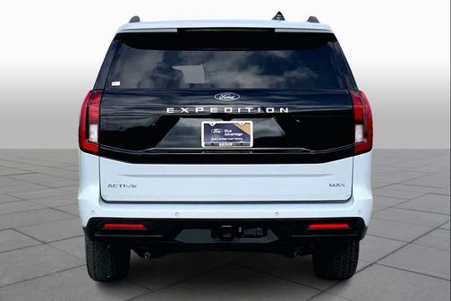 Space Silver Metallic 2025 Ford Expedition Max Active 4x2