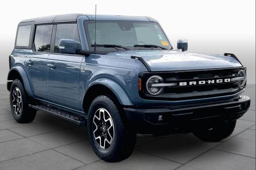 Azure Gray Metallic Tri-Coat 2024 Ford Bronco Outer Banks