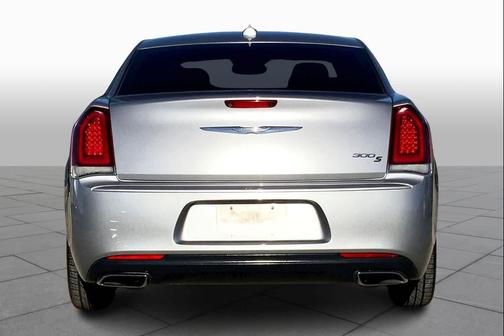 2018 Chrysler 300 S