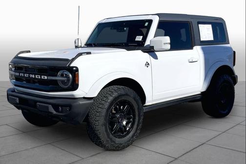 Oxford White 2023 Ford Bronco Outer Banks