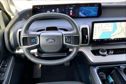 Star White Metallic Tri-Coat 2025 Ford Expedition Active
