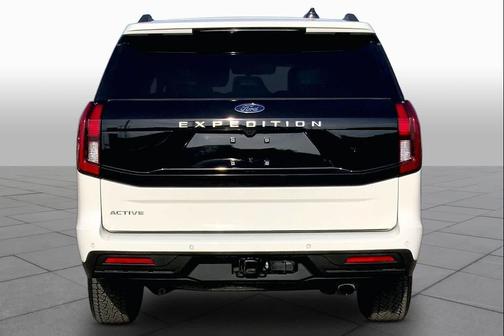 Star White Metallic Tri-Coat 2025 Ford Expedition Active