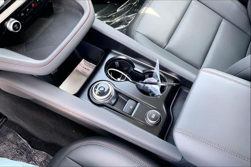 Star White Metallic Tri-Coat 2026 Ford Explorer Active w/200A Pkg