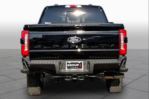 UM/AGATE BLACK 2027 Ford F-250